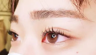 ネイル マツエク・マツパ アイブロウ ネイル&アイ　QUEEN&CRIMSON所属・眉WAX/ピーリング ホワイトニングの眉毛・アイブロウイメージ