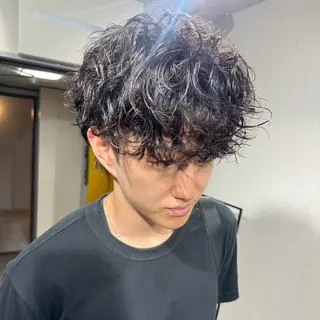 メンズ 表参道フェザーパーマ ニュアンスパーマのヘアスタイル