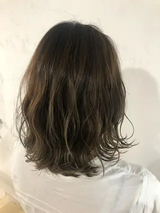 ミディアム カラー 丸山 史香のヘアスタイル