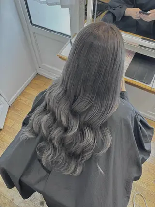 ロング カラー 栗林 茉那のヘアスタイル