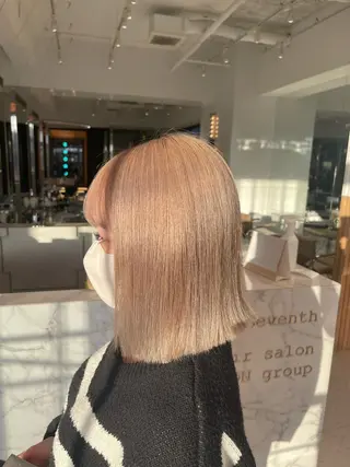 ショート udaハイトーン /ボブ/レイヤーのヘアスタイル