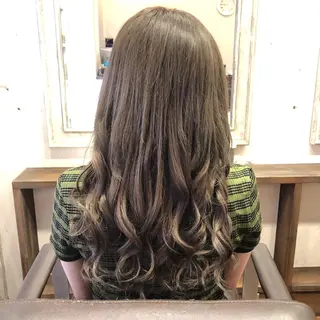ロング GRANDE アオキのヘアスタイル