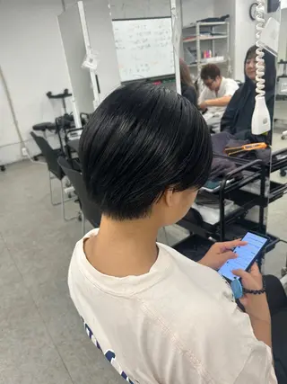 ショート カラー 海外風ブリーチなし 🫒Rion🫒🩶のヘアスタイル