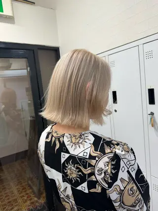 ミディアム apollo 横浜所属・横浜🦋ハイトーン 🫐耳つぼジュエリーのヘアスタイル