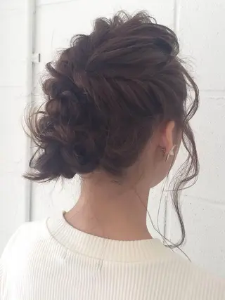 セミロング ヘアアレンジ HI DEのヘアスタイル