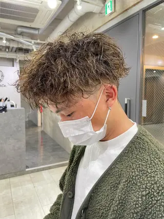 カラー パーマ メンズ Kvell&Co.所属・ハイトーン カラーのヘアスタイル