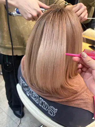 ミディアム neaf 六本木店所属・六本木🫧ハイライト 望月彩音のヘアスタイル