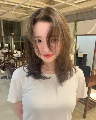 ミディアム kchiara所属・yura /レイヤーカットのヘアスタイル