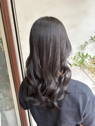 セミロング カラー 小熊 夏実のヘアスタイル