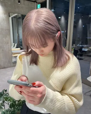 ミディアム カラー iLi所属・iLi 《イリ》のヘアスタイル