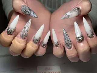 ネイル 鈴木 ユリのネイルデザイン