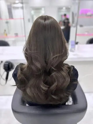 ロング カラー 透ける淡色🏹ベージ ュ🤎BABY上野のヘアスタイル