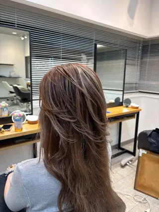 ロング neaf 六本木店所属・六本木🫧ハイライト 望月彩音のヘアスタイル