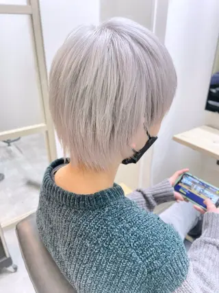 ショート カラー EMANON新宿南口所属・🦄中性ウルフ ☁️Shiori🦄のヘアスタイル