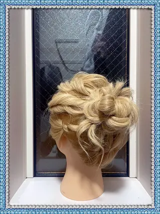 ヘアアレンジ 🍭ハイトーン/ レイヤーカット🦄のヘアスタイル