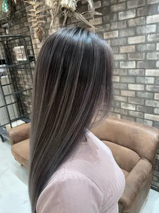 カラー ハイトーン✨酸性スト レート✨高田めぐみのヘアスタイル