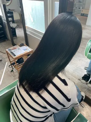 セミロング esse大阪茶屋町店所属・レイヤーカット 新井田陽寿のヘアスタイル