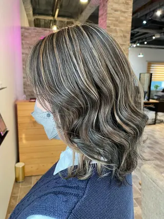 セミロング SALOWIN心斎橋Suite店所属・ブリーチ毛にもできる 縮毛矯正|鷹司郎のヘアスタイル