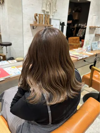 セミロング 小玉 唯依のヘアスタイル