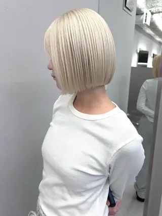 ショート ukyo/透明感 カラー/ハイライトのヘアスタイル