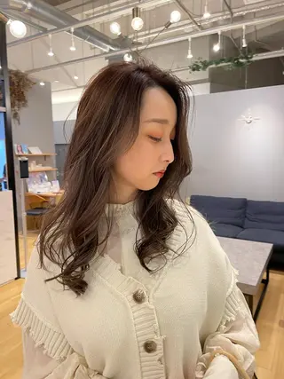 セミロング カラー VIEWユリナ メイク/ カットのヘアスタイル