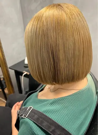 ショート 垢抜けハイトーン×ブ ロウリストAZUKIのヘアスタイル