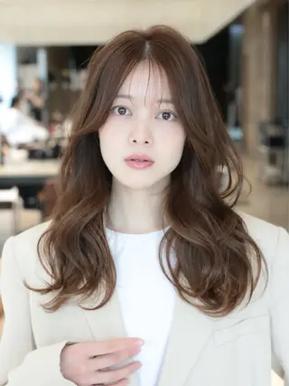 セミロング カラー レイヤー/顔周り /透明感🩶高橋大のヘアスタイル