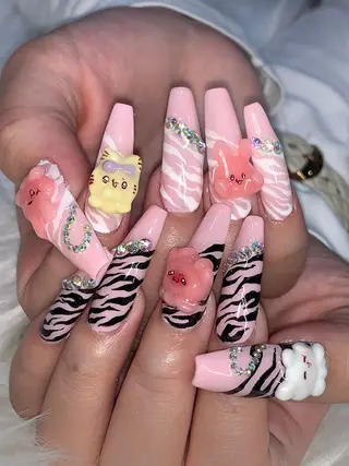 ネイル NES NAIL所属・さゆり￤推しキャラ ￤ロングネイル🩷のネイルデザイン