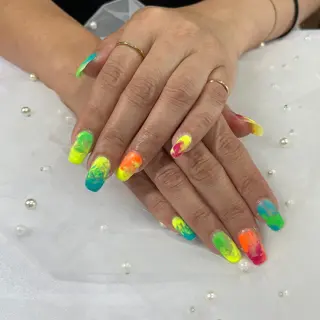 セミロング 辻 真奈加のネイルデザイン