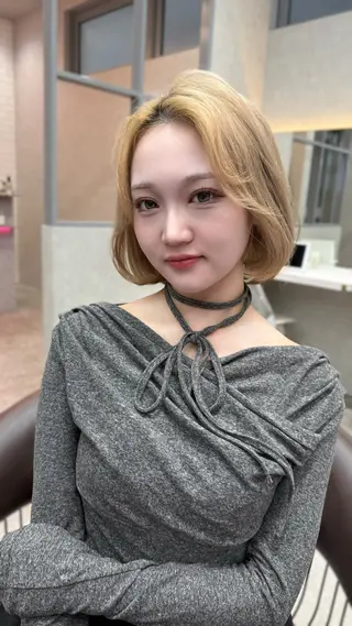 ミディアム karin ボブハイトーンのヘアスタイル