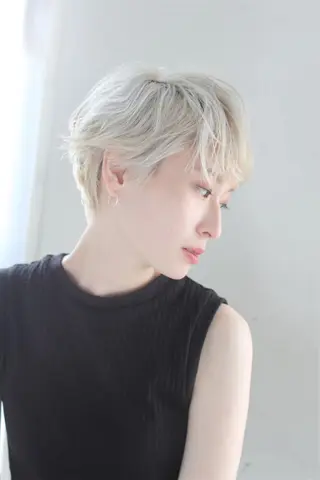 ショート カラー ワタベ ハヤト/ トップデザイナーのヘアスタイル