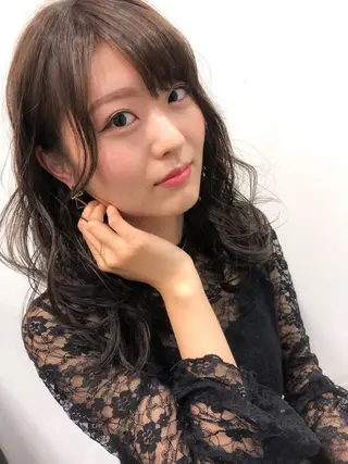 セミロング StellA所属・アートディレクター ワダヒサノリのヘアスタイル