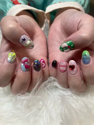 ネイル キラキラ オメメのネイルデザイン