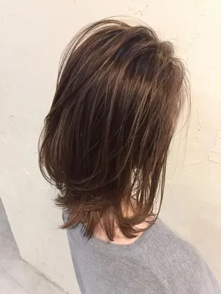 ミディアム カラー 韓国レイヤー外国人風 透明感カラー髪質改善のヘアスタイル