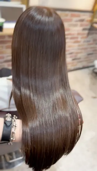 ロング 飯星慧斗 /ブリーチ、縮毛矯正のヘアスタイル