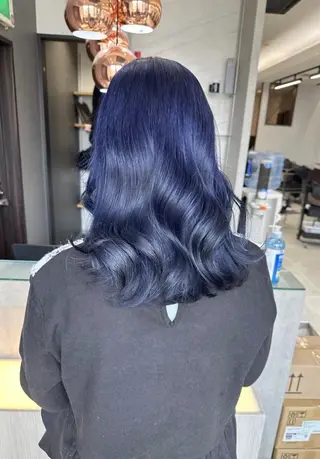 セミロング noa 寒色系カラーブリーチのヘアスタイル