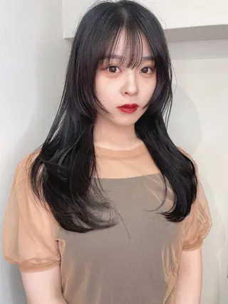 ミディアム レイヤーカット、 大人可愛い 中村美羅のヘアスタイル