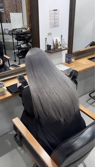 ロング カラー まろやかなベージュ 小池春樹のヘアスタイル