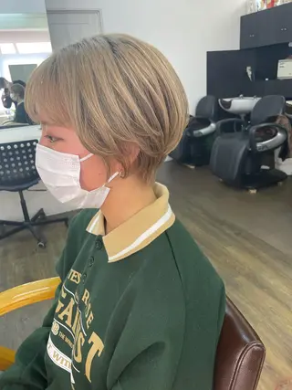 ショート ヒカ/外国人風 デザインカラーのヘアスタイル