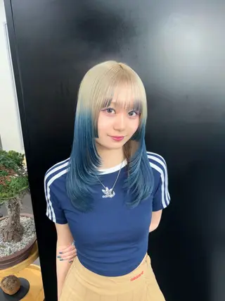 セミロング カラー ミリ/原宿/ハイ トーンカラー💫のヘアスタイル