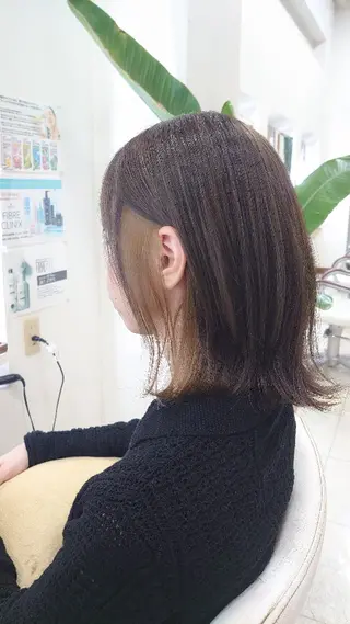 セミロング カラー キンジョウ エナミのヘアスタイル