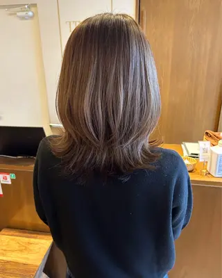 ミディアム あべ しおりのヘアスタイル