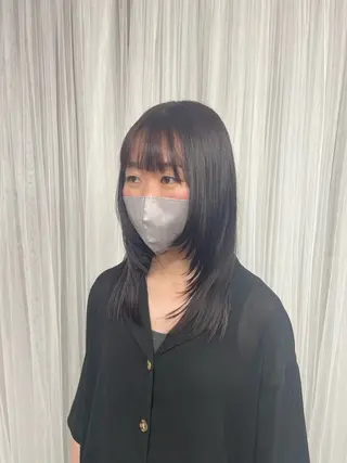 ミディアム 手塚 由佳のヘアスタイル