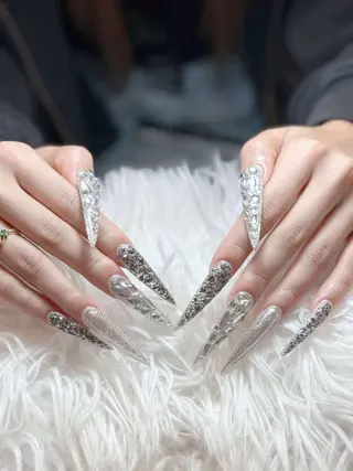 ネイル ゴテゴテネイルサロン所属・ゴテゴテ ネイルのネイルデザイン