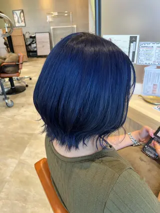ショート カラー しぶや いおんのヘアスタイル