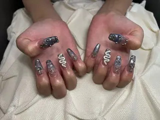 ネイル nail.salon .Reversalのネイルデザイン