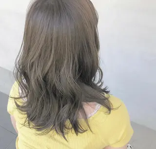 セミロング カラー 小森 樹奈のヘアスタイル