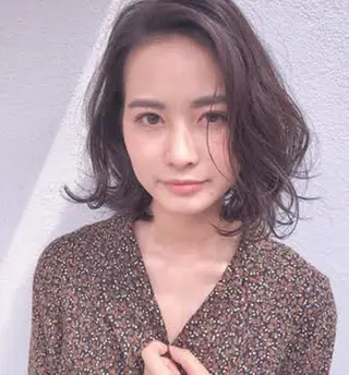 ミディアム SHINYA シンヤヘアーズのヘアスタイル