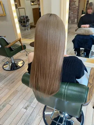 ロング 小澤 ありさのヘアスタイル