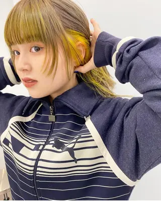 ミディアム ボブ/ハイトーン REINAのヘアスタイル